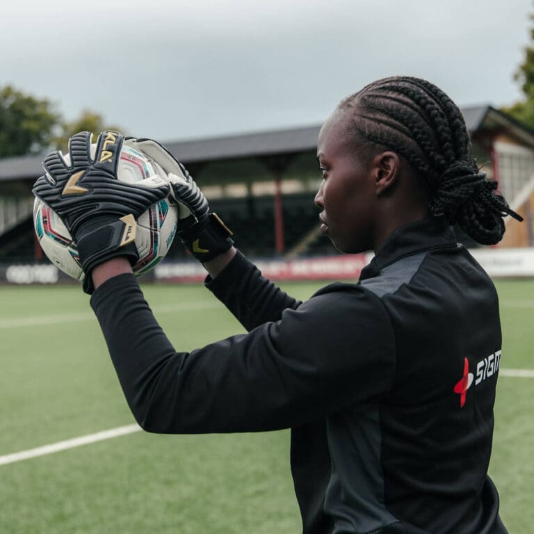 Angel Mukasa med KLA® RF Nordic Quartz