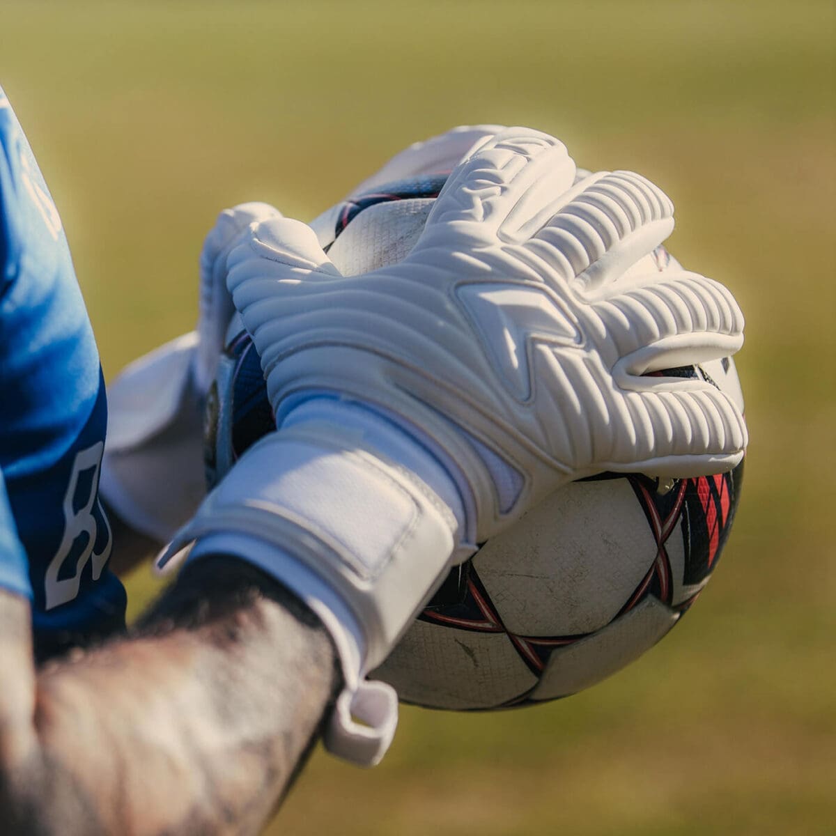 Närbild på KLA® NC All White Giga