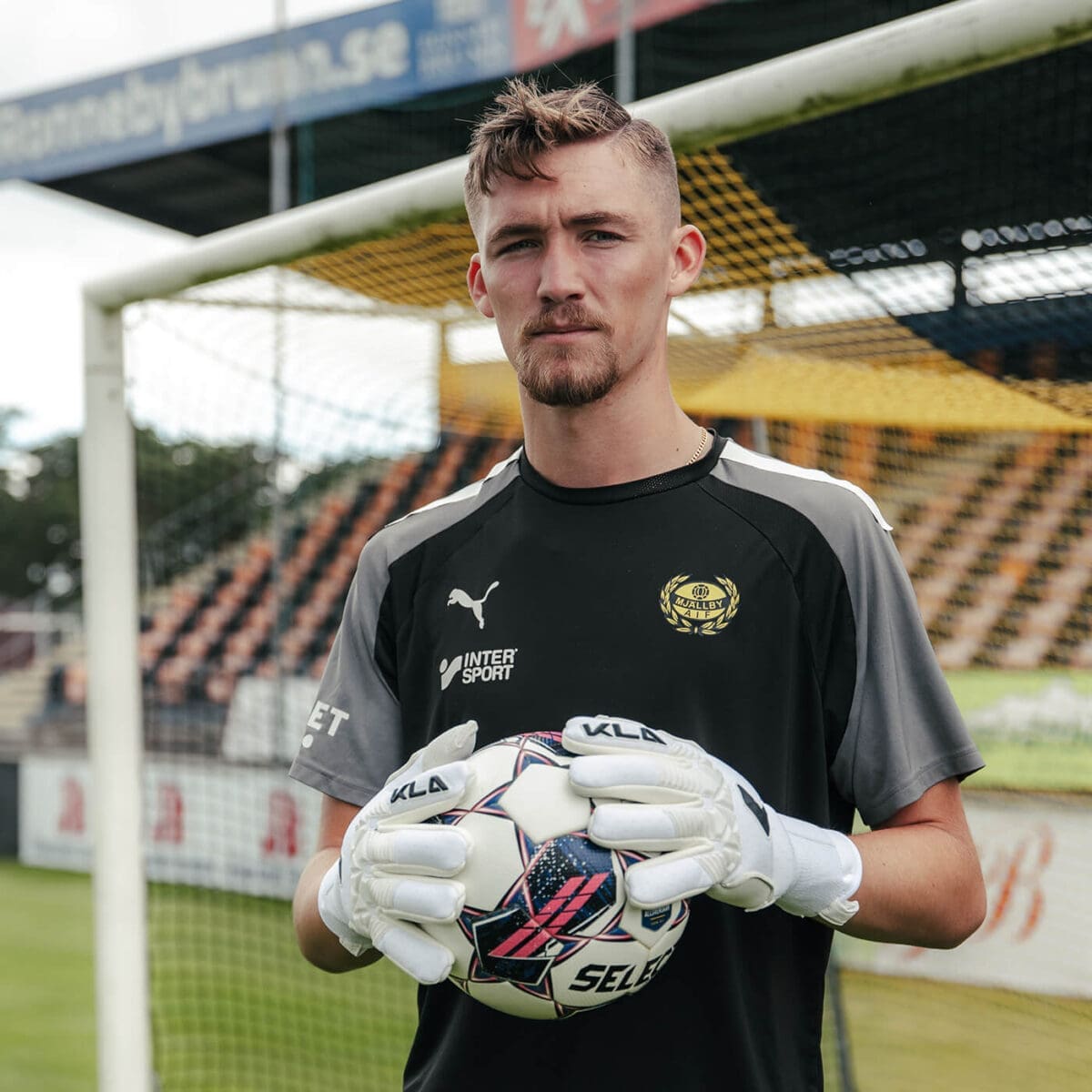 Noel Törnqvist i ett par KLA® NC SBR White Quartz