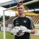 Noel Törnqvist i ett par KLA® NC SBR White Quartz