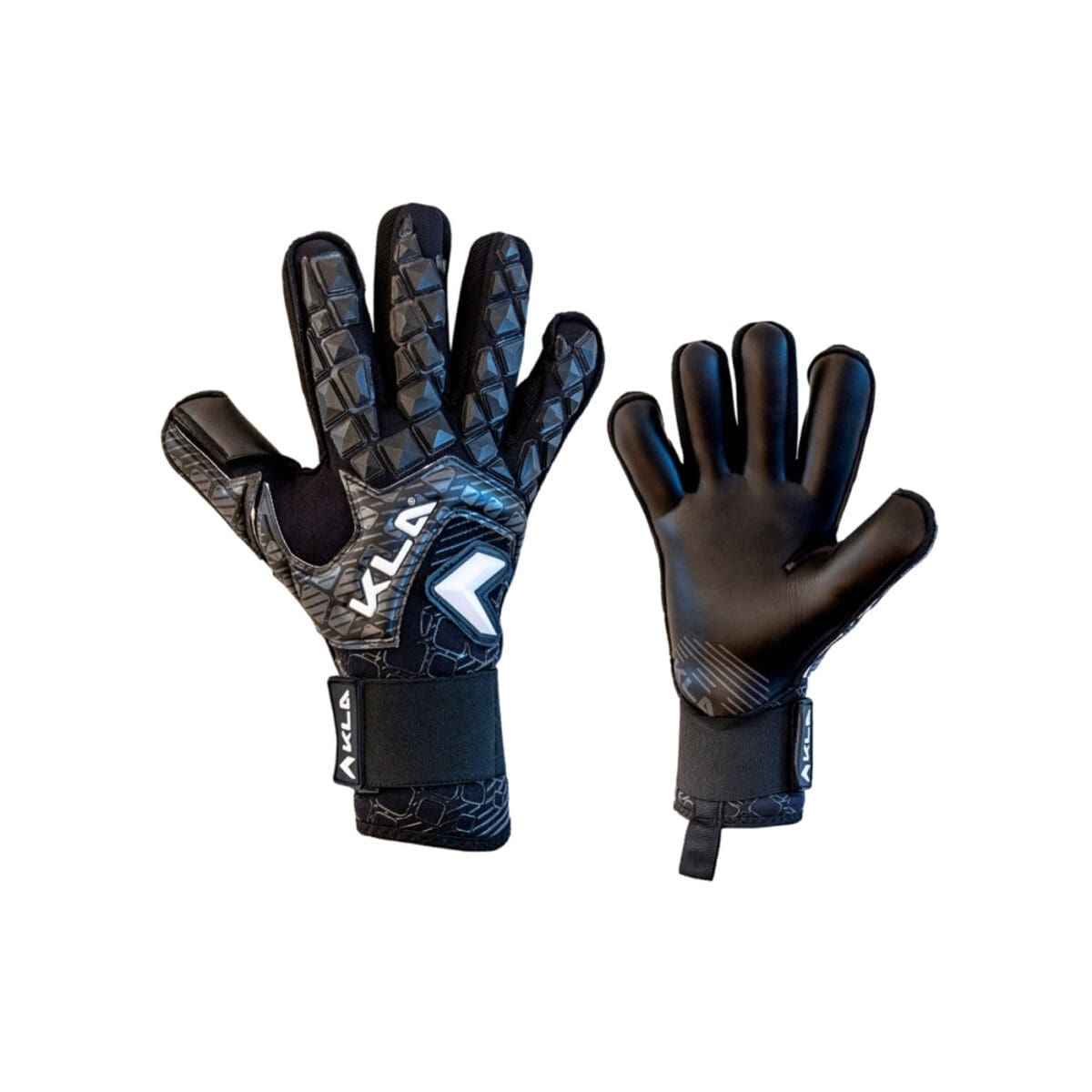 Bild på ett par KLA® NRF Black GigaX.