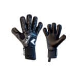 Bild på ett par KLA® NRF Black GigaX.