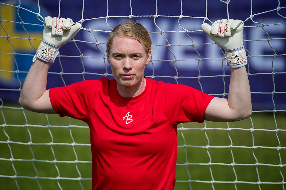 Hedvig Lindahl i ett par AB1 NC Lite Pro